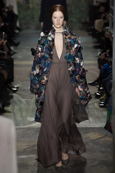 Look 10